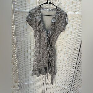 Amuse Society wrap dress leopard print size‎ M
